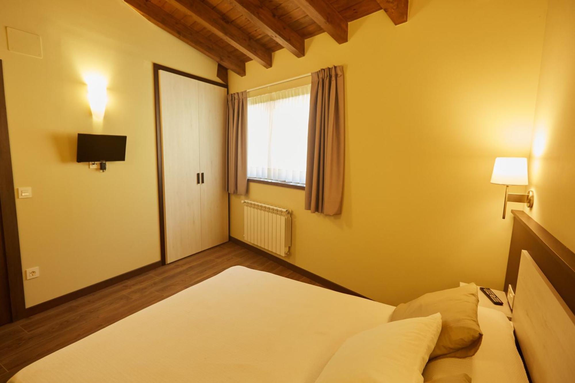 Apartamentos Rurales Casa La Piedra Collía المظهر الخارجي الصورة