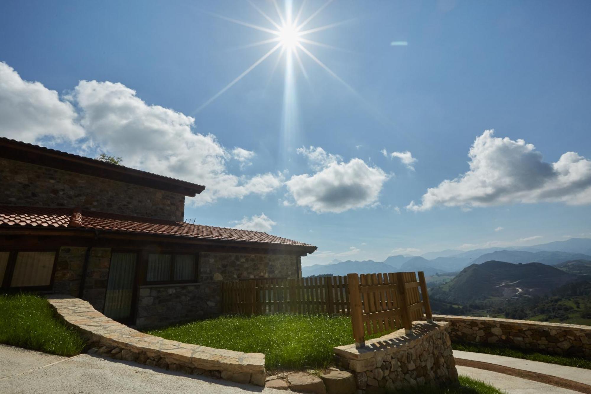 Apartamentos Rurales Casa La Piedra Collía المظهر الخارجي الصورة