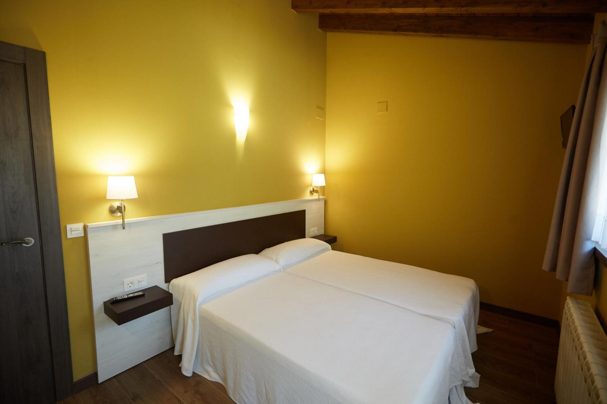 Apartamentos Rurales Casa La Piedra Collía المظهر الخارجي الصورة