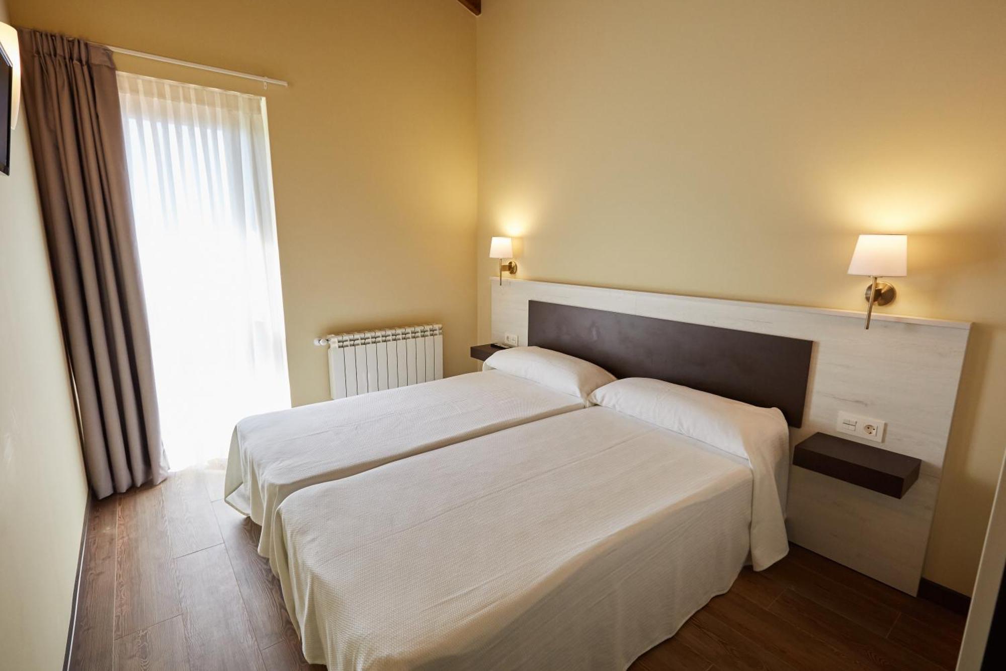 Apartamentos Rurales Casa La Piedra Collía المظهر الخارجي الصورة