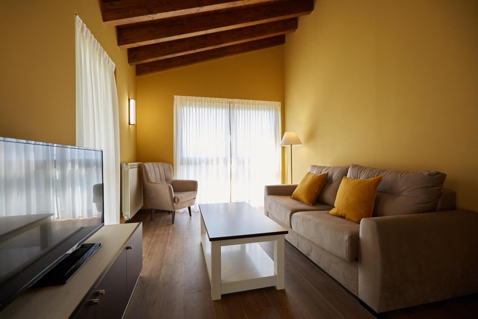 Apartamentos Rurales Casa La Piedra Collía المظهر الخارجي الصورة
