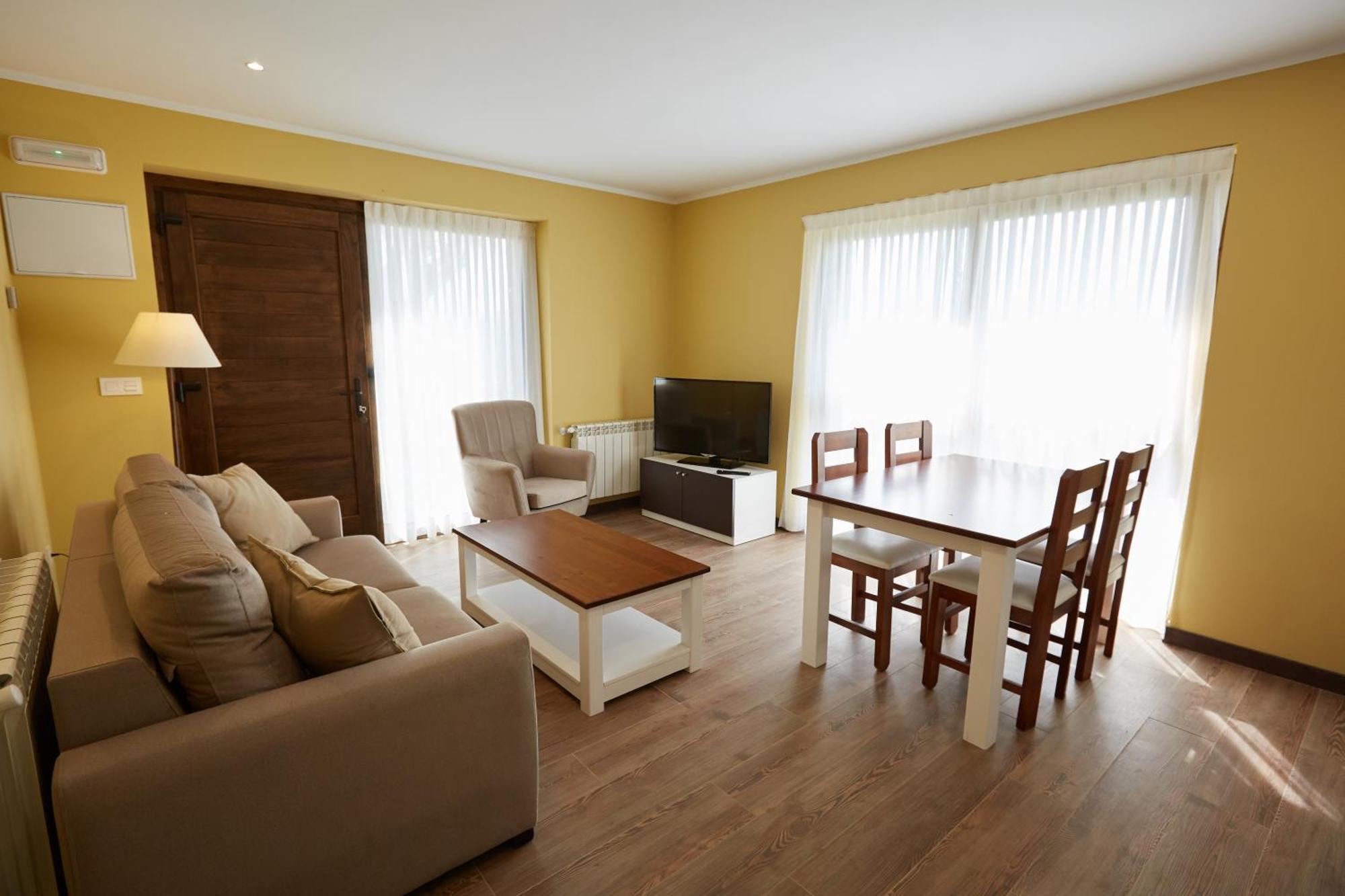 Apartamentos Rurales Casa La Piedra Collía المظهر الخارجي الصورة